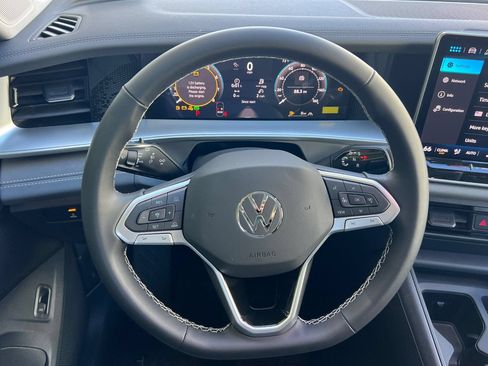 New 2026 Volkswagen Tiguan SE AWD/4WD image 14