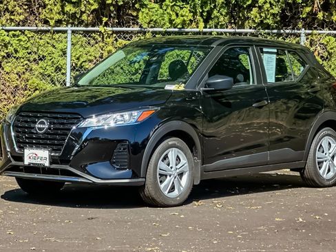 Used 2025 Nissan Kicks Play S image 9