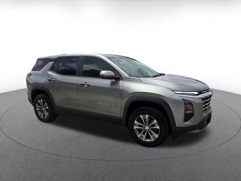 Used 2025 Chevrolet Equinox LT FWD image 2
