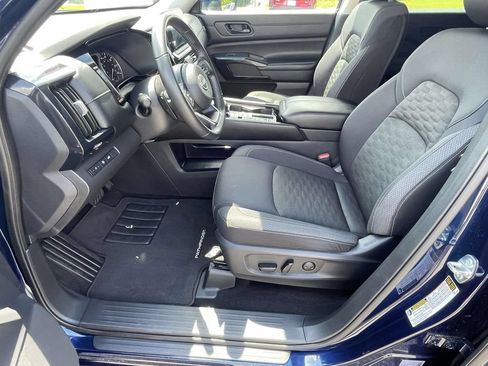 Used 2025 Nissan Pathfinder SV FWD image 13