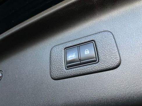 Used 2021 Nissan Armada SL w/ Captain's Chairs Package image 32