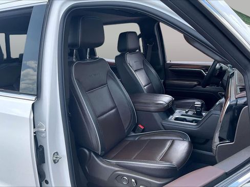 Used 2024 GMC Sierra 1500 Denali AWD/4WD image 9