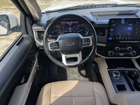 Used 2024 Ford Expedition XLT image 16
