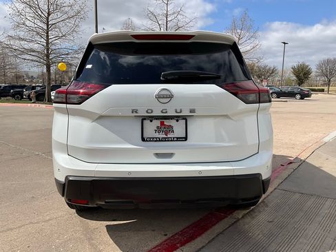 Used 2025 Nissan Rogue SV image 7