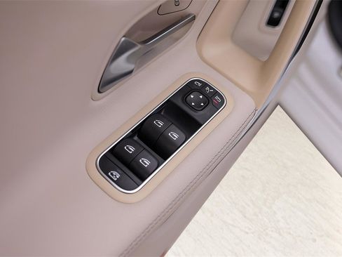 Used 2022 Mercedes-Benz CLA 250 image 24