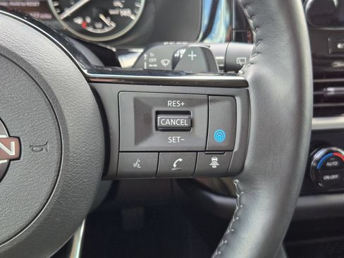 Used 2025 Nissan Pathfinder SL FWD image 13