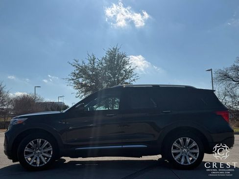 Used 2022 Ford Explorer Limited w/ Limited Technology Package image 4