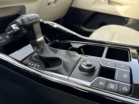 Used 2025 Kia Sorento SX image 22