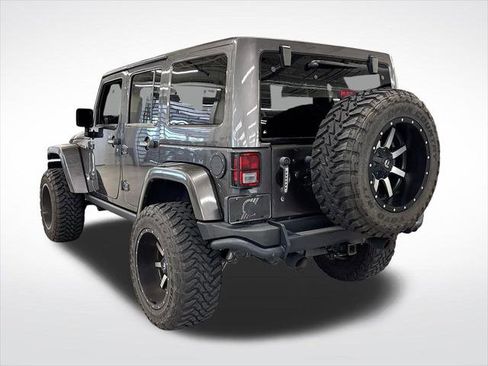 Used 2016 Jeep Wrangler Unlimited Sahara AWD/4WD image 3