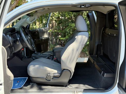 Used 2022 Toyota Tacoma SR image 11