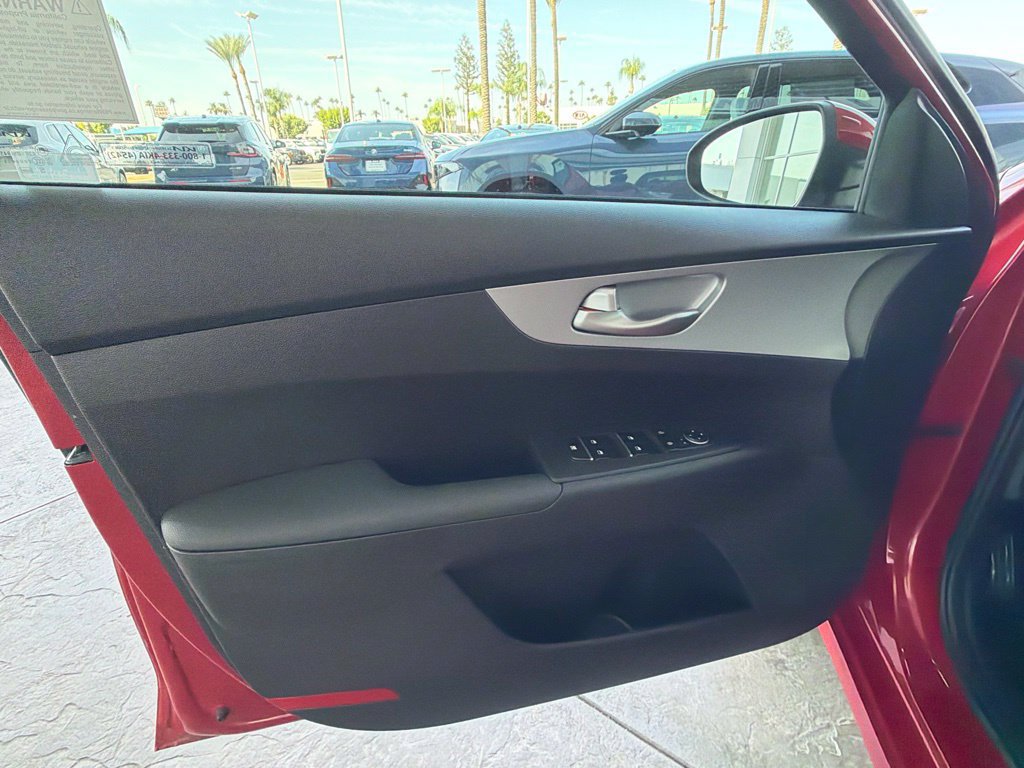 Used 2023 Kia Forte LXS w/ LXS Technology Package FWD image 7