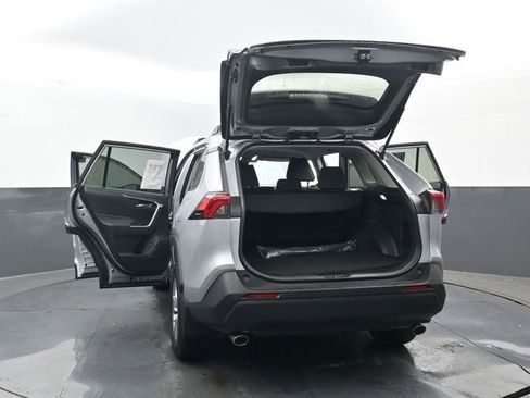 Used 2025 Toyota RAV4 XLE FWD image 34