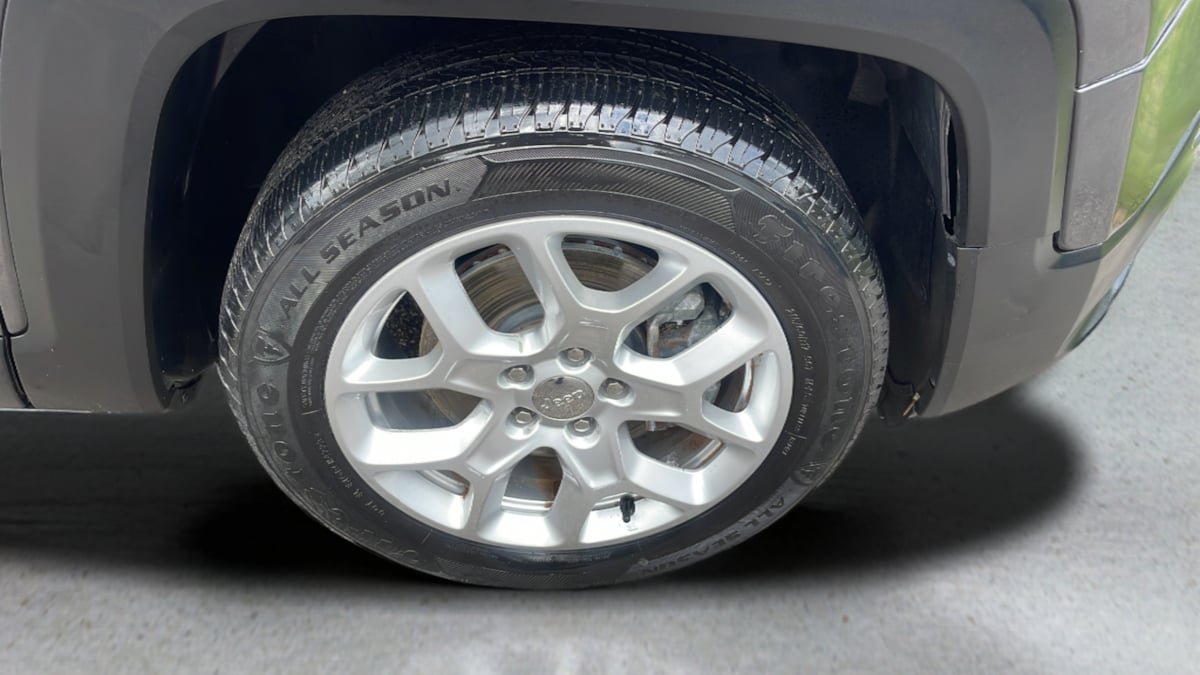 Used 2018 Jeep Renegade Latitude FWD image 18