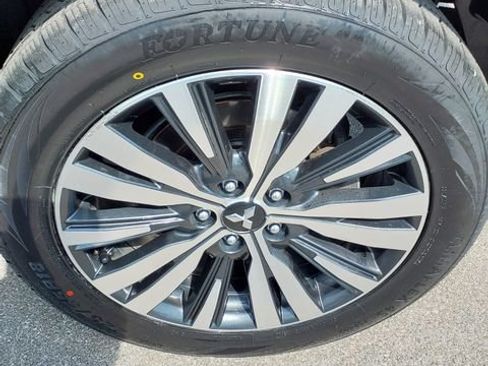 Used 2020 Mitsubishi Outlander ES FWD image 33