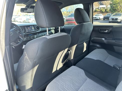 Used 2022 Toyota Tacoma TRD Off-Road image 22