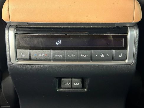 Used 2024 Lexus GX 550 w/ Accessory Package (Z1) AWD/4WD image 19