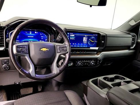Used 2022 Chevrolet Silverado 1500 LT AWD/4WD image 11