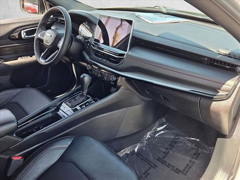 Used 2024 Jeep Compass Trailhawk image 21