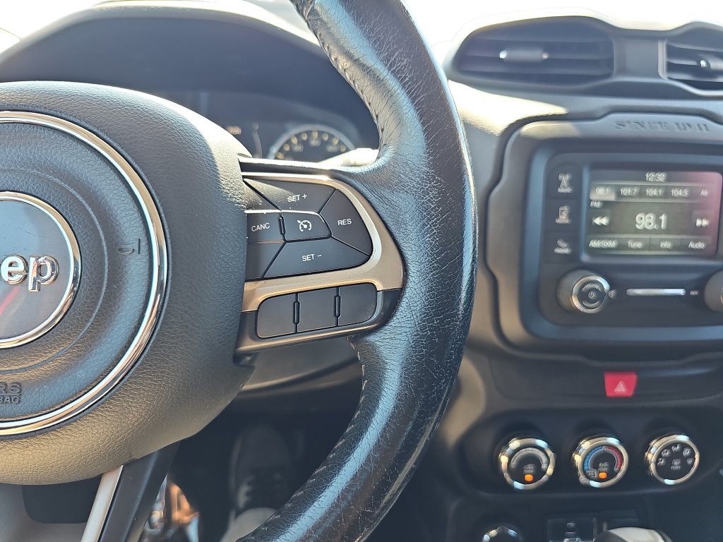 Used 2016 Jeep Renegade Latitude AWD/4WD image 18