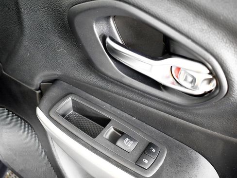 Used 2017 Jeep Cherokee Trailhawk w/ Comfort/Convenience Group image 34