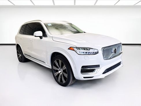 Used 2023 Volvo XC90 T8 Ultimate image 3