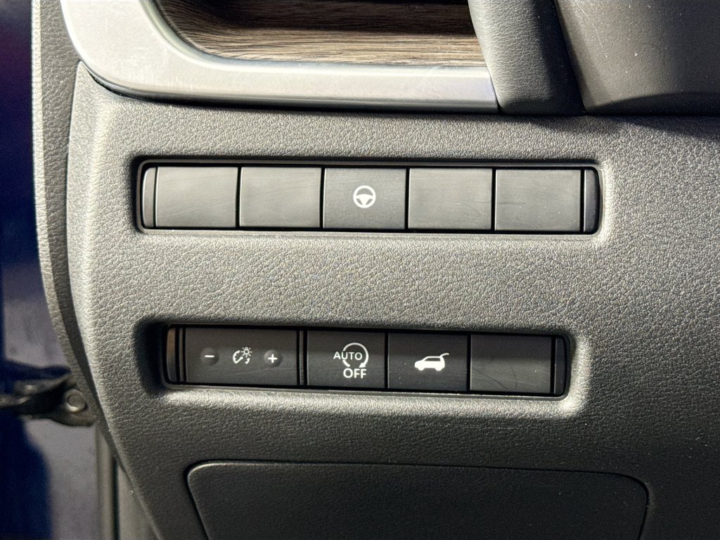 Used 2024 Nissan Rogue Platinum FWD image 10