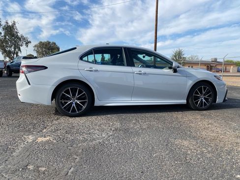 Used 2023 Toyota Camry SE FWD image 5