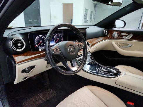 Used 2018 Mercedes-Benz E 300 4MATIC w/ Premium 2 Package image 13