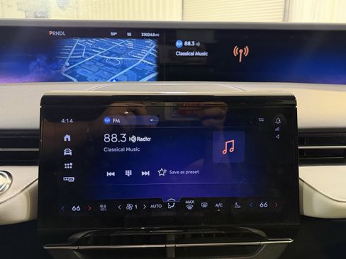 Used 2024 Lincoln Nautilus Reserve image 19