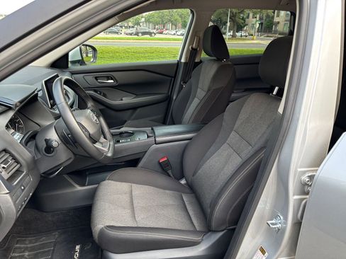 Used 2025 Nissan Rogue SV FWD image 31