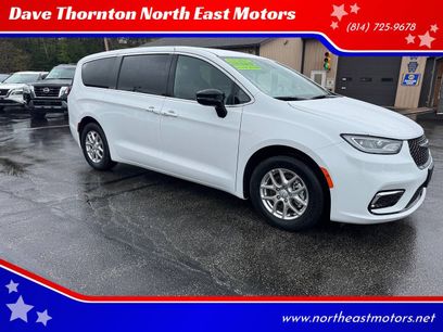Used 2025 Chrysler Pacifica Select