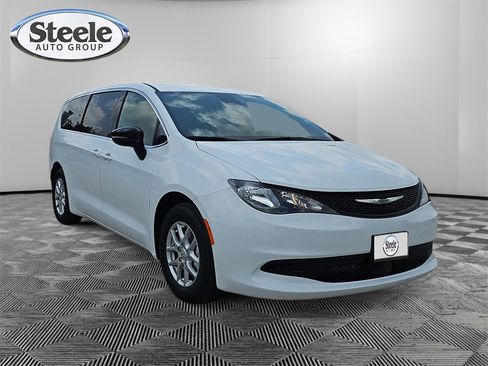 New 2025 Chrysler Voyager LX image 7