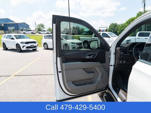 Used 2021 GMC Yukon SLT w/ SLT Premium Package AWD/4WD image 13