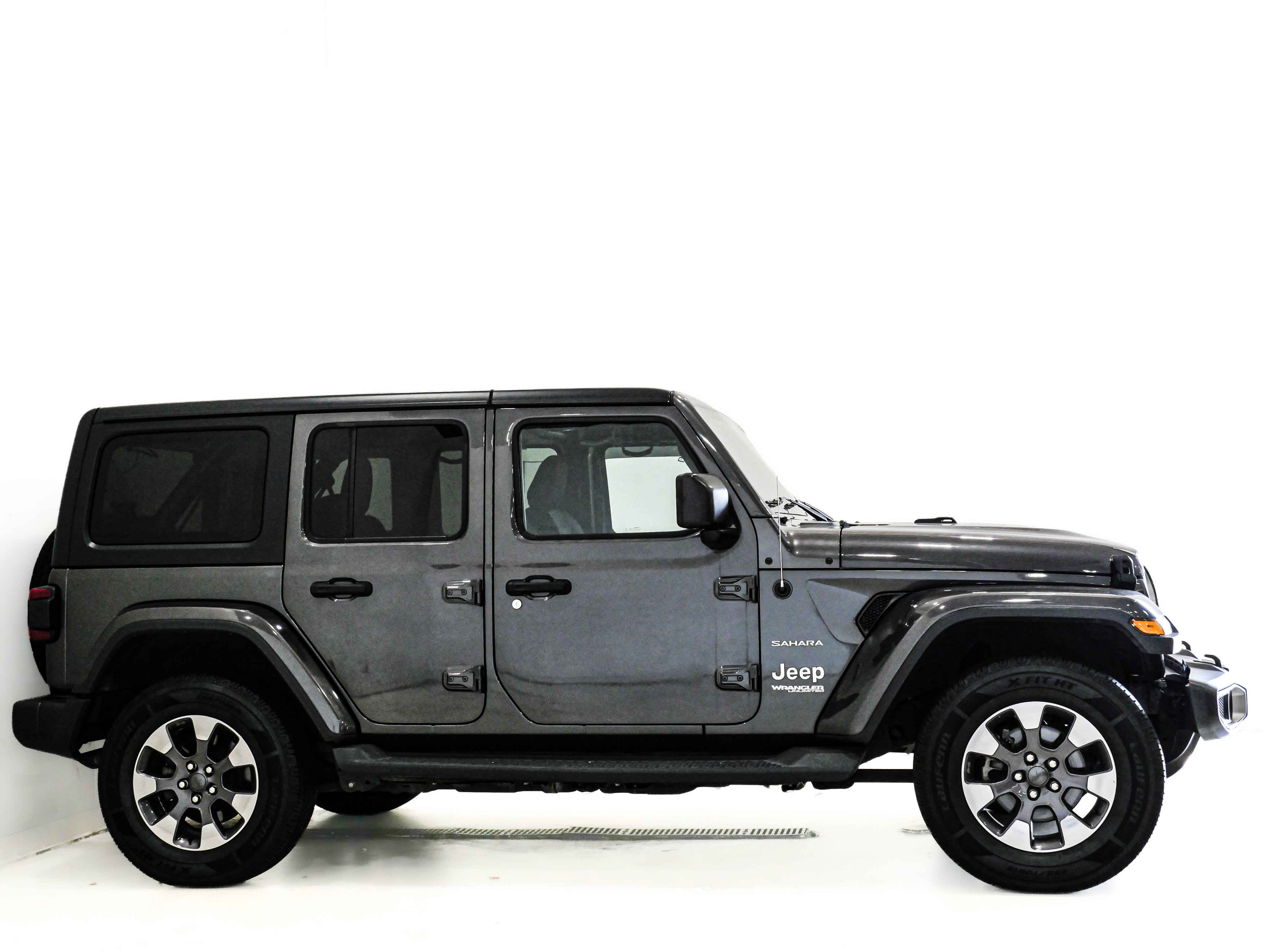 Used 2018 Jeep Wrangler Unlimited Sahara AWD/4WD image 5