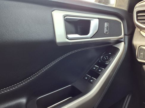 Certified 2022 Ford Explorer XLT w/ Equipment Group 202A image 21