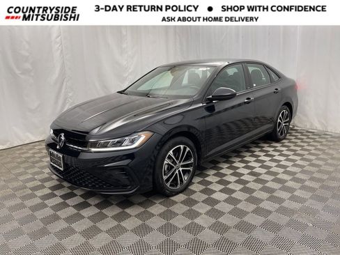 Used 2025 Volkswagen Jetta Sport image 1