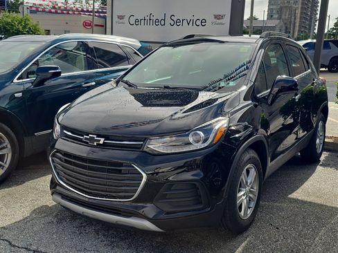 Used 2020 Chevrolet Trax LT w/ Driver Confidence Package FWD image 4
