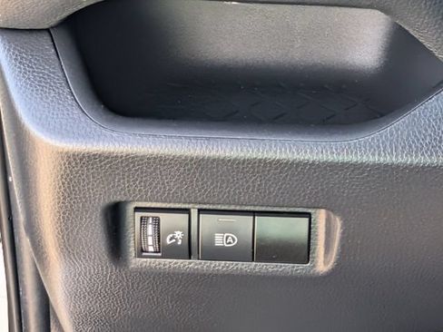 Used 2025 Toyota RAV4 XLE FWD image 23