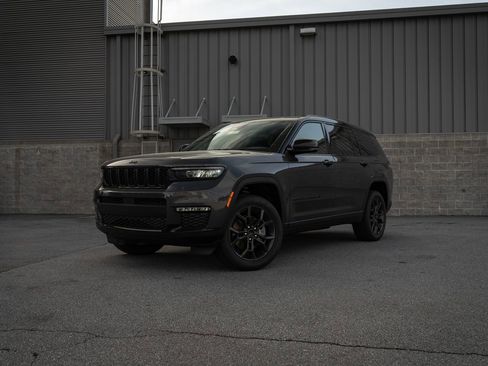 New 2025 Jeep Grand Cherokee L Limited image 1