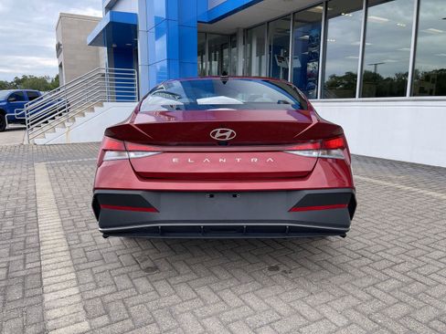 Used 2024 Hyundai Elantra SEL FWD image 4