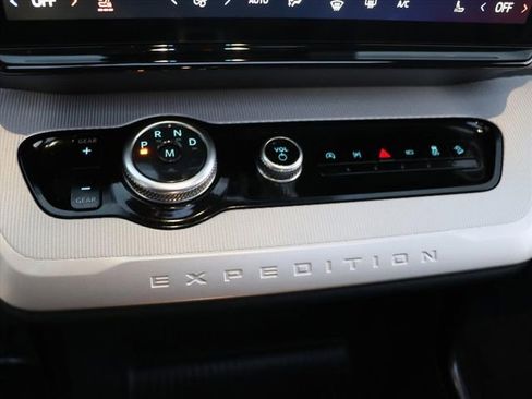 Used 2025 Ford Expedition Active image 21