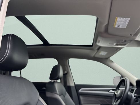 Used 2021 Volkswagen Atlas SEL Premium image 41