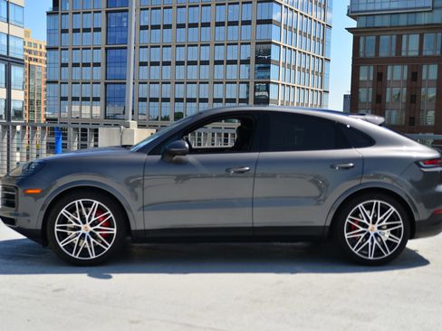 Used 2026 Porsche Cayenne S image 2