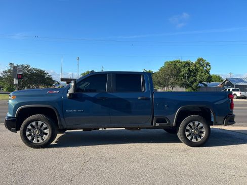 Used 2025 Chevrolet Silverado 2500 Custom w/ Custom Value Package AWD/4WD image 4