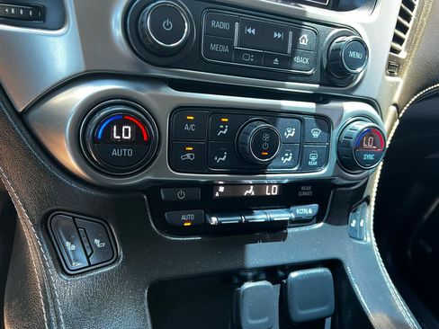 Used 2019 Chevrolet Suburban LT AWD/4WD image 33