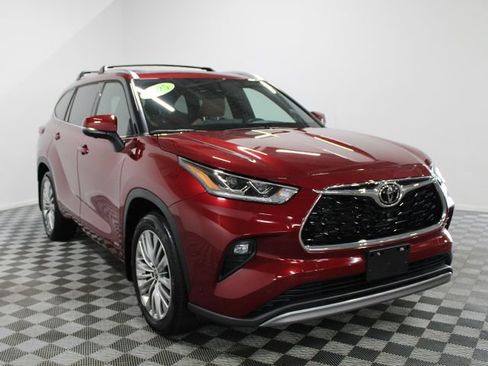 Used 2025 Toyota Highlander Platinum AWD/4WD image 8