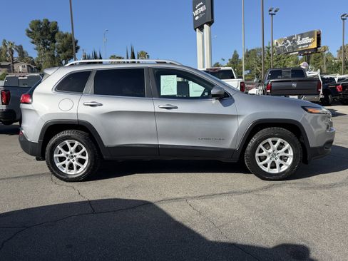 Used 2014 Jeep Cherokee Latitude AWD/4WD image 8