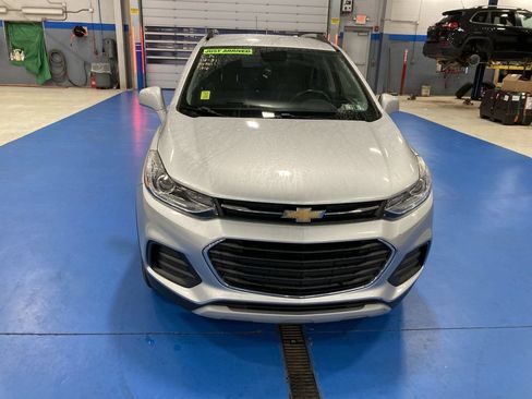 Used 2019 Chevrolet Trax LT w/ LT Convenience Package AWD/4WD image 2