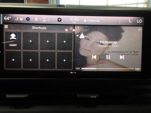 Used 2025 Jeep Wrangler Sahara image 38