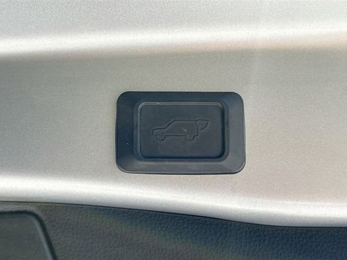 Used 2020 Toyota RAV4 Limited AWD/4WD image 13